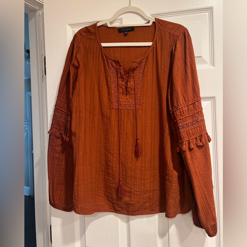 Sanctuary burnt orange top with beautiful detail.